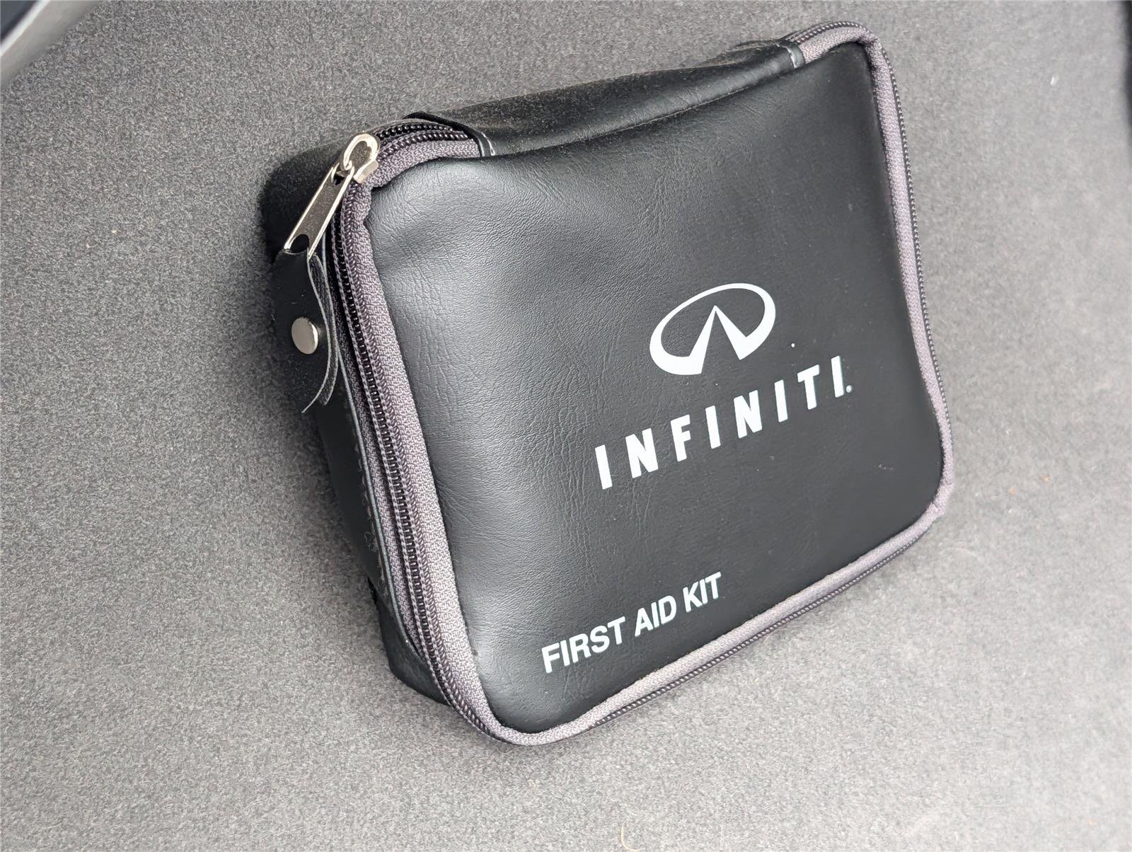 Used 2017 Majestic White INFINITI RWD image 29