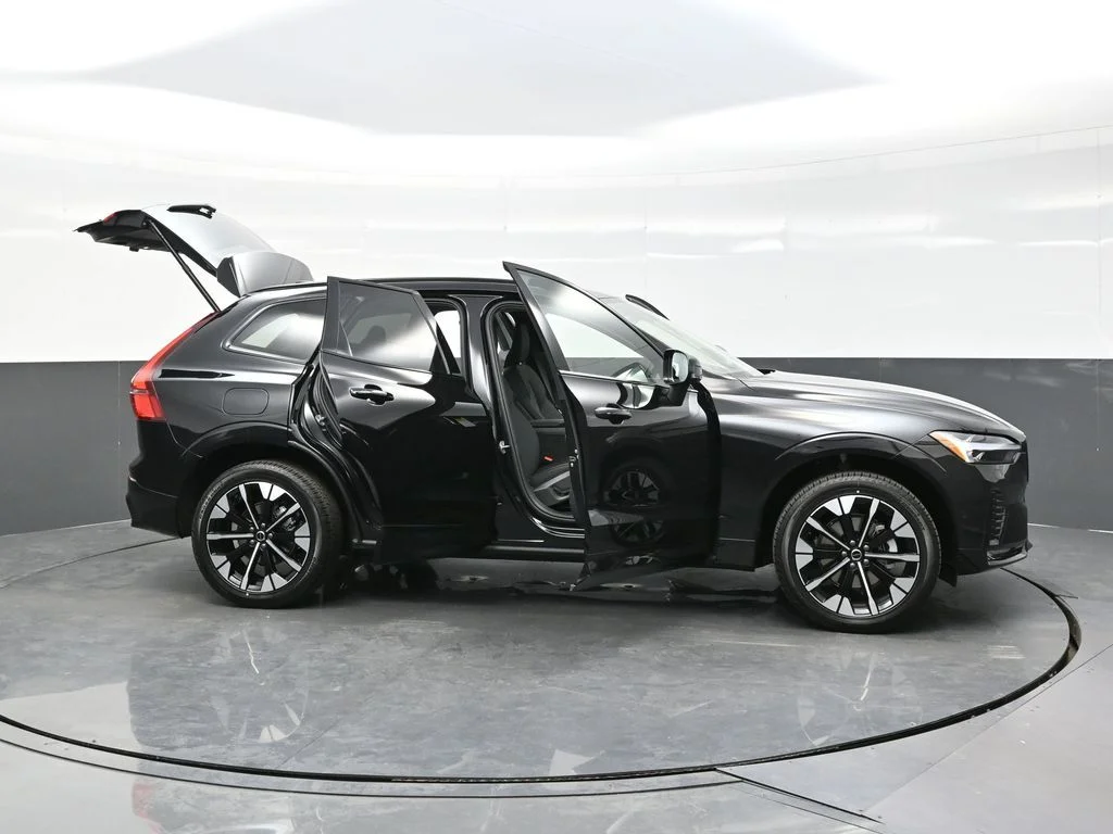 2026 Volvo XC60 Plus - Photo 31