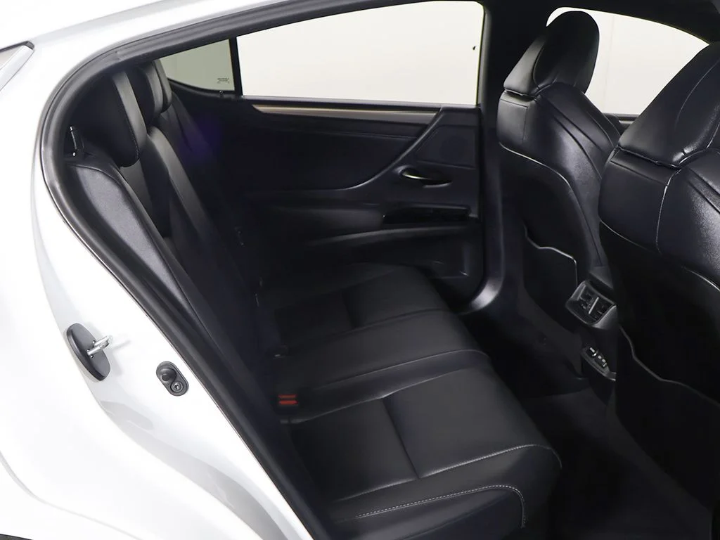 Used 2023 White Lexus 300h image 29