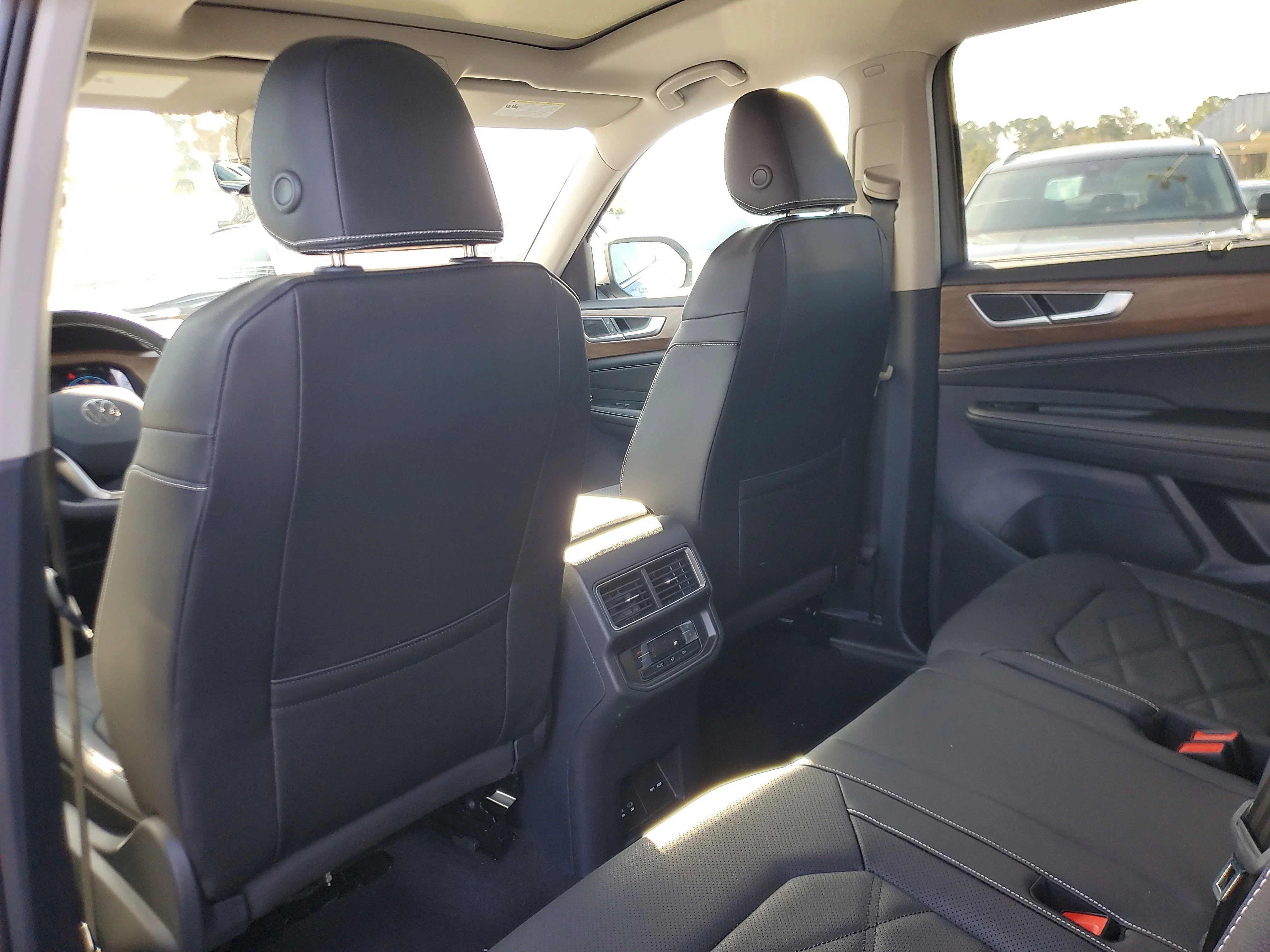 New 2026 Silver Volkswagen 2.0T SE w/Technology image 11