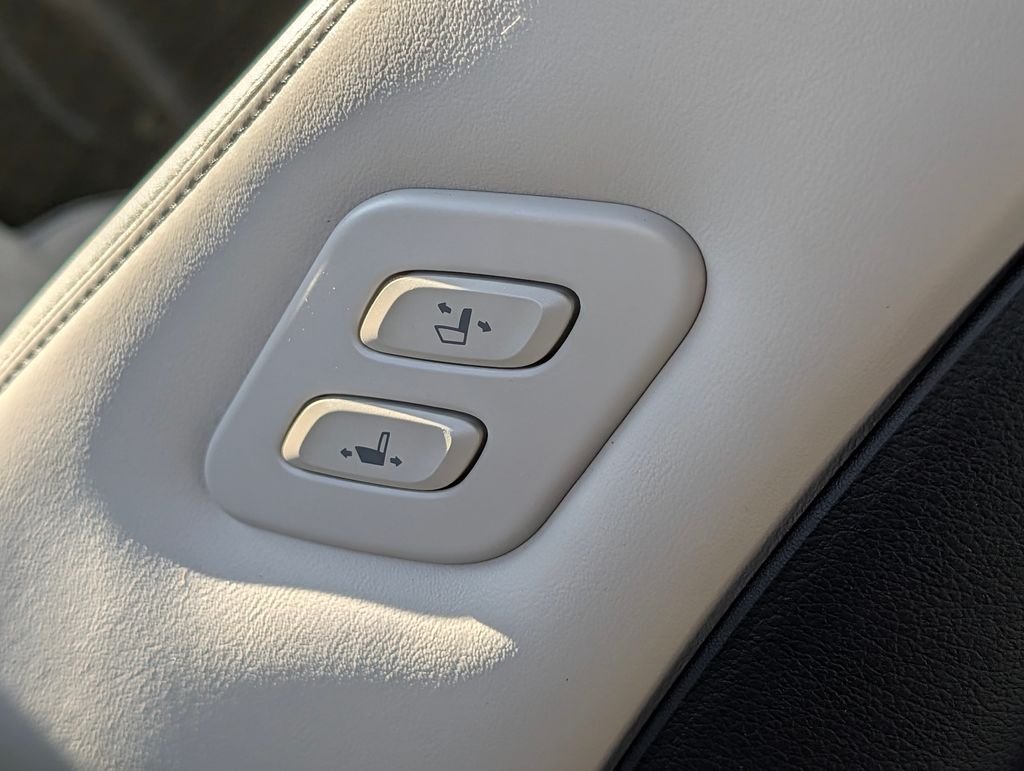 2023 GENESIS G70 Standard - Photo 14