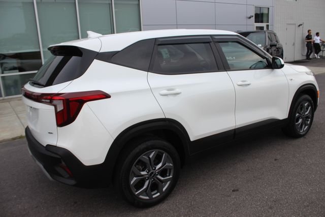 Used 2025 White Kia LX image 28