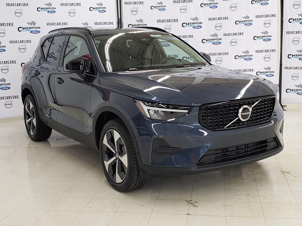 2026 Volvo XC40 Core