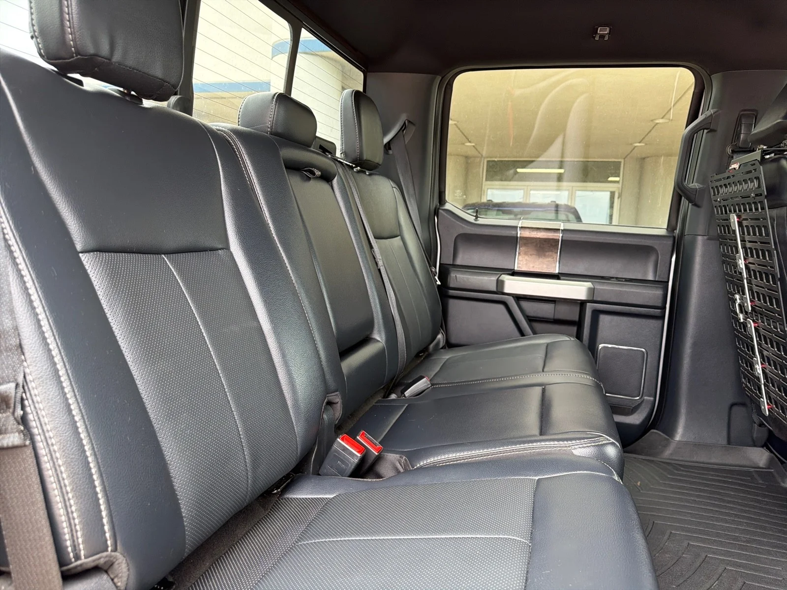 Used 2022 Iconic Silver Metallic Ford LARIAT image 11