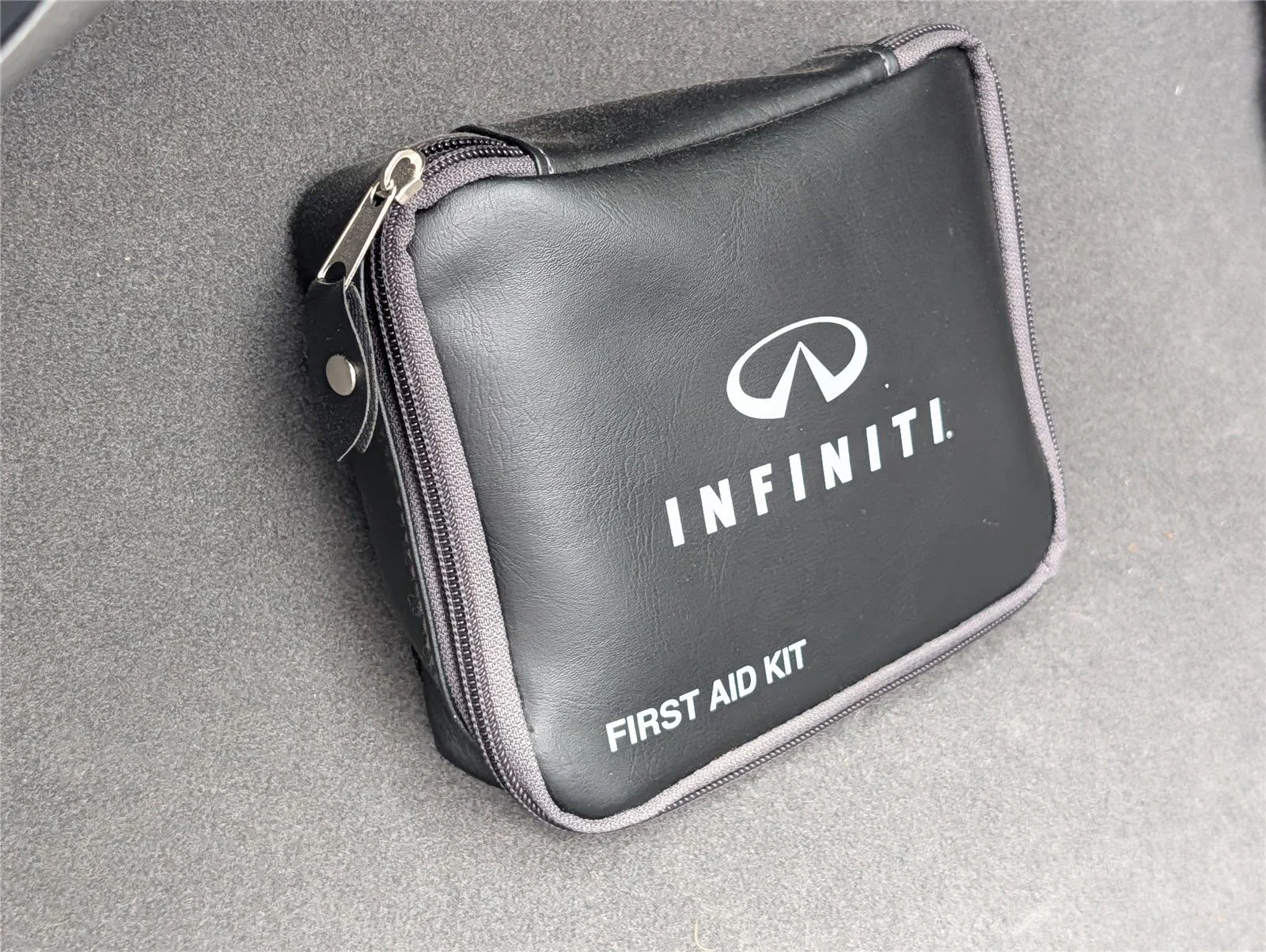 Used 2017 Majestic White INFINITI RWD image 29