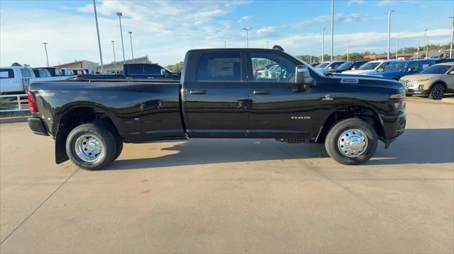 New 2026 Diamond Black Crystal Pearl-Coat Exterior Paint RAM Big Horn image 9