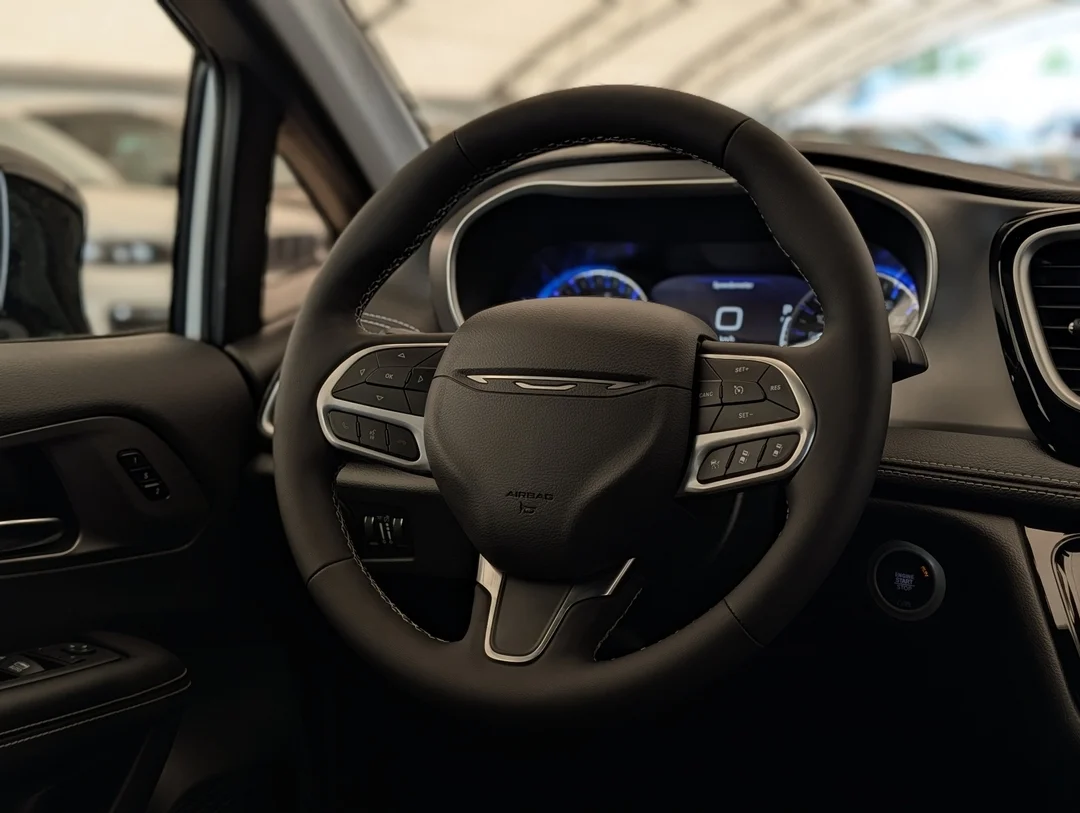 New 2027 White Chrysler Select - - AWD - 3.6L Pentastar V6 - Adaptive Cruise Control - Blind Spot Monitor & More! image 17