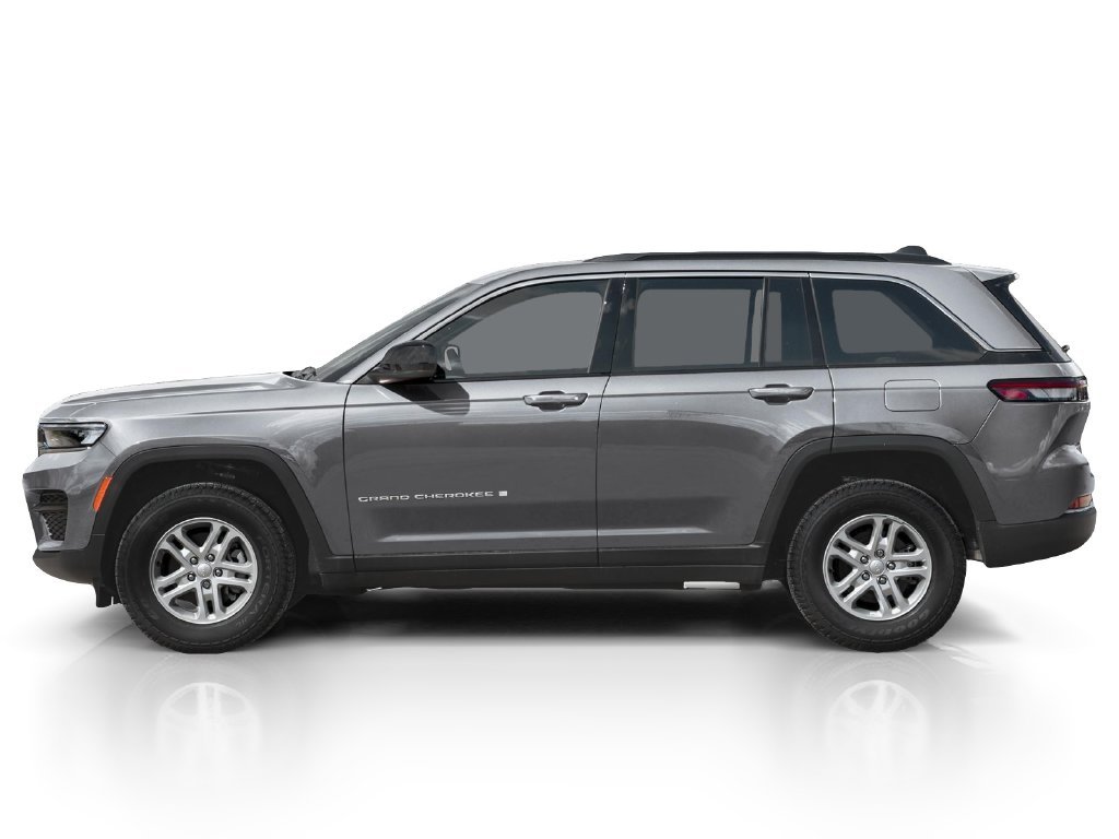 Used 2025 Gray Jeep Laredo X image 3