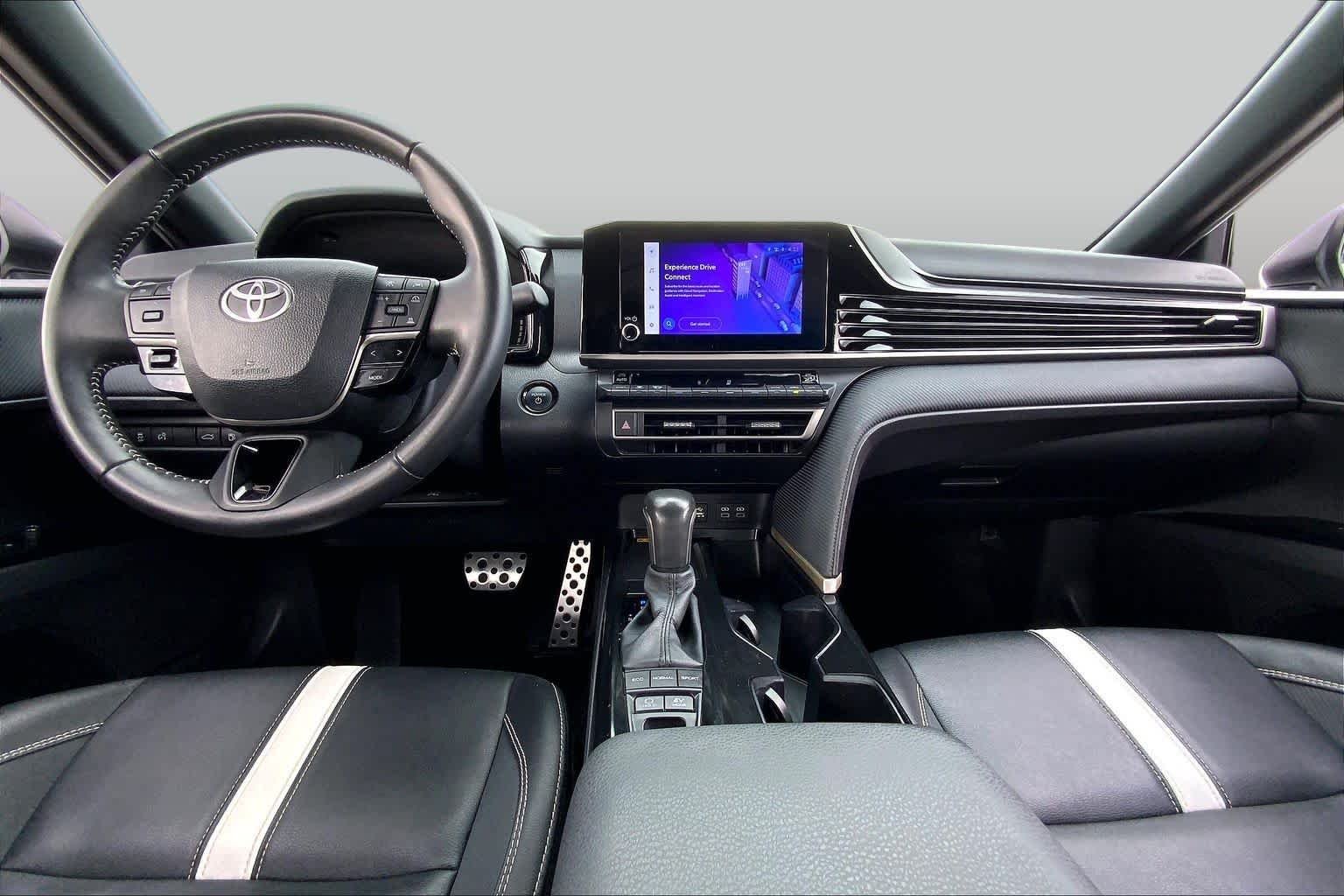 Used 2025 Ice Cap Toyota SE image 15