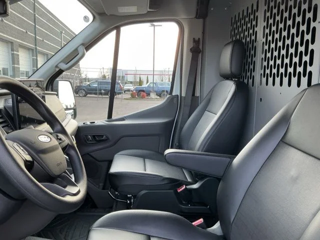 New 2026 Oxford White Ford Base image 15