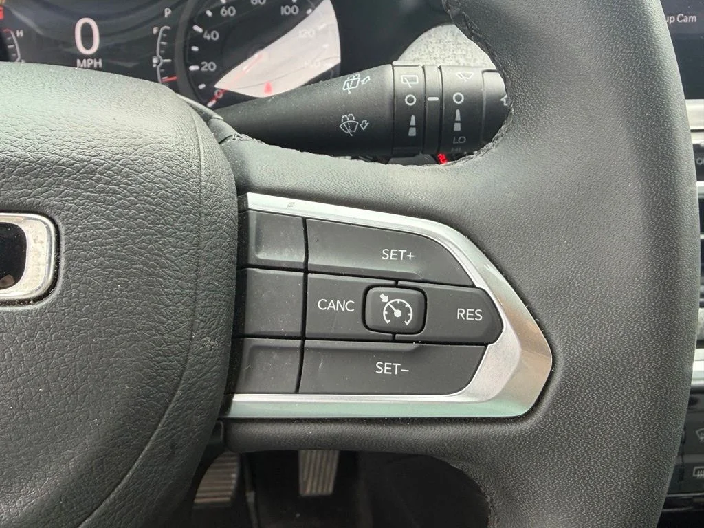 Used 2024 White Jeep Latitude image 36