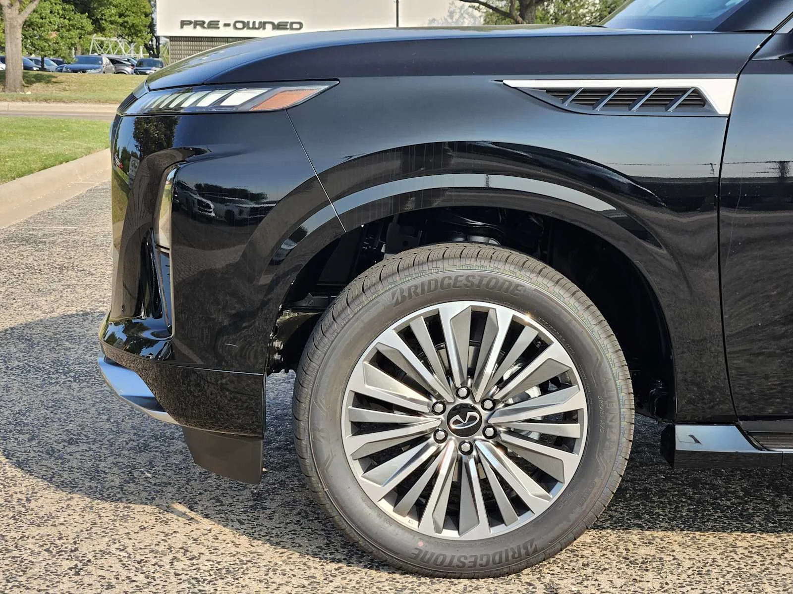 New 2027 BLACK OBSIDIAN INFINITI Luxe 2WD image 5