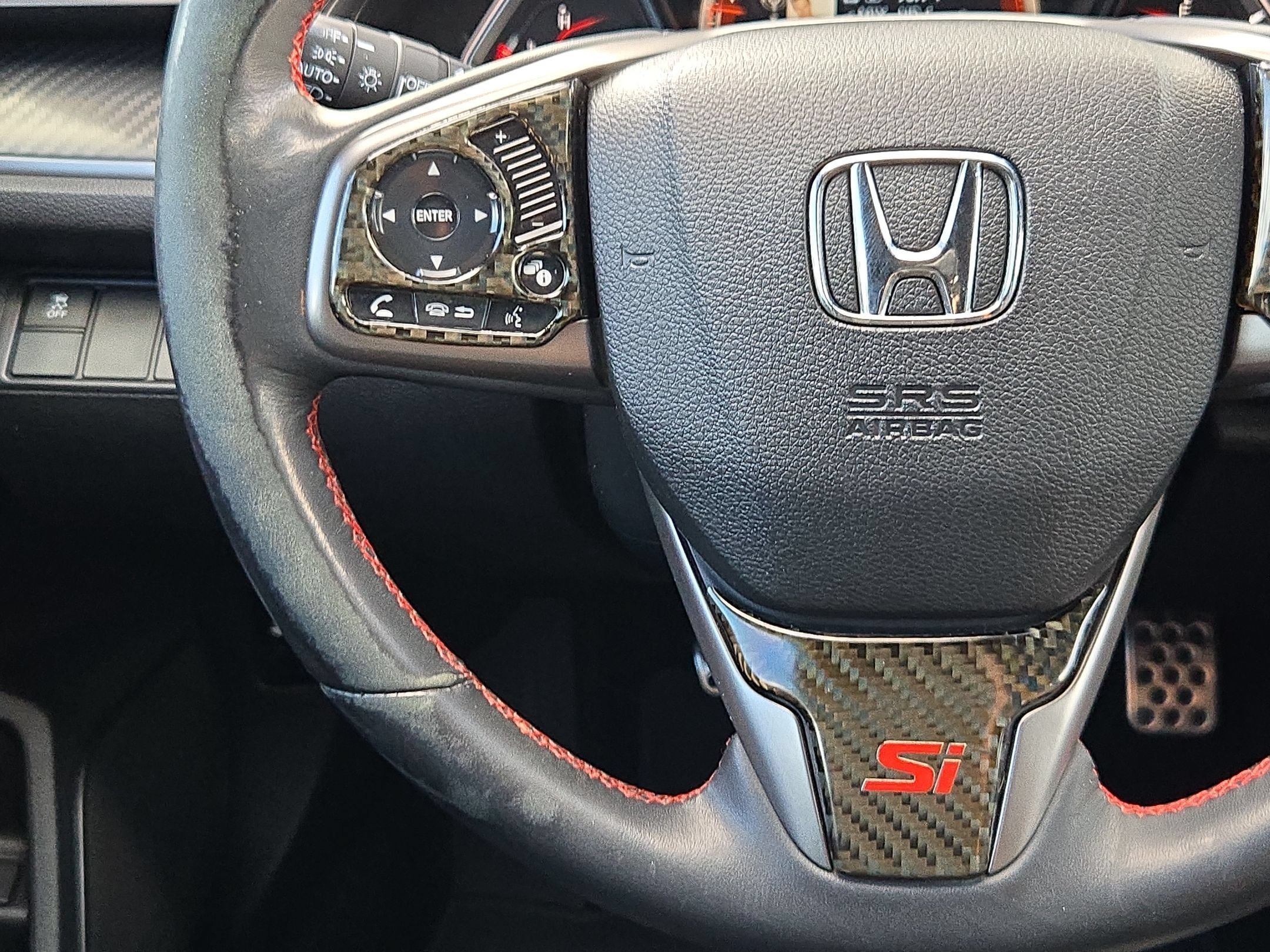 Used 2018 White Honda  image 21