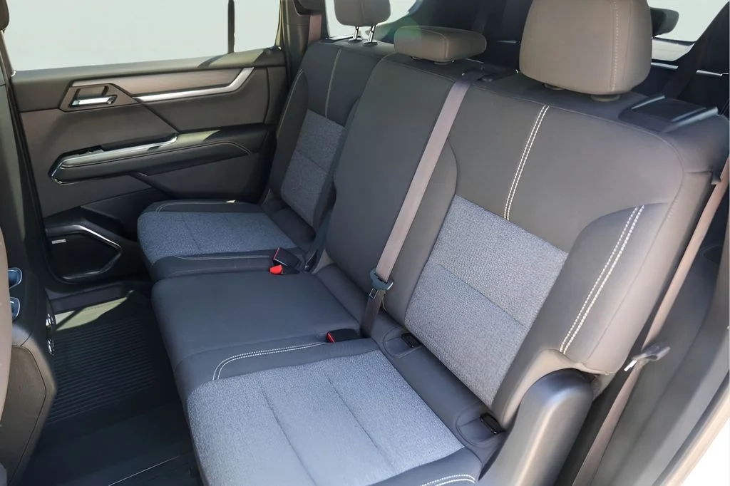 Used 2025 White GMC Elevation image 26