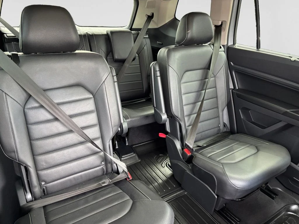 Used 2021 Silver Volkswagen SEL Premium image 18