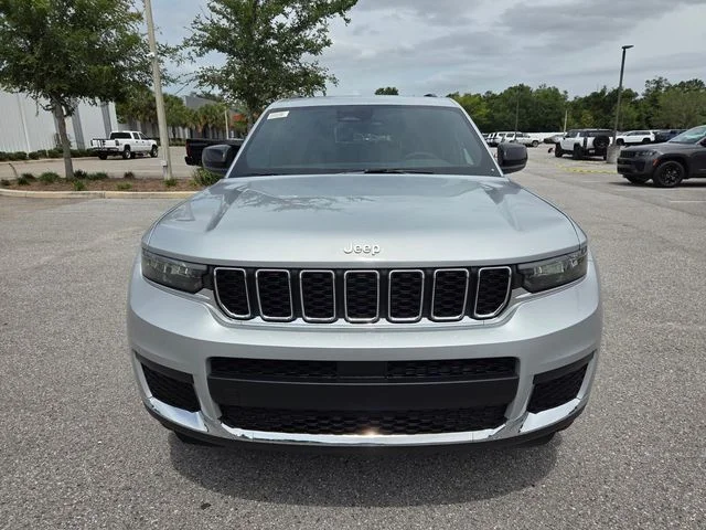 New 2026 Silver Zynith Jeep Laredo X image 18