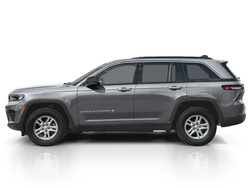 Used 2025 Gray Jeep Laredo X image 3