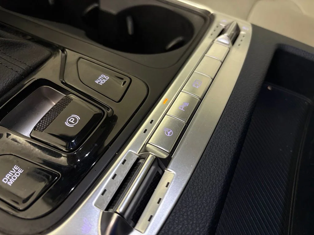 Used 2025 White Kia SX Prestige image 32