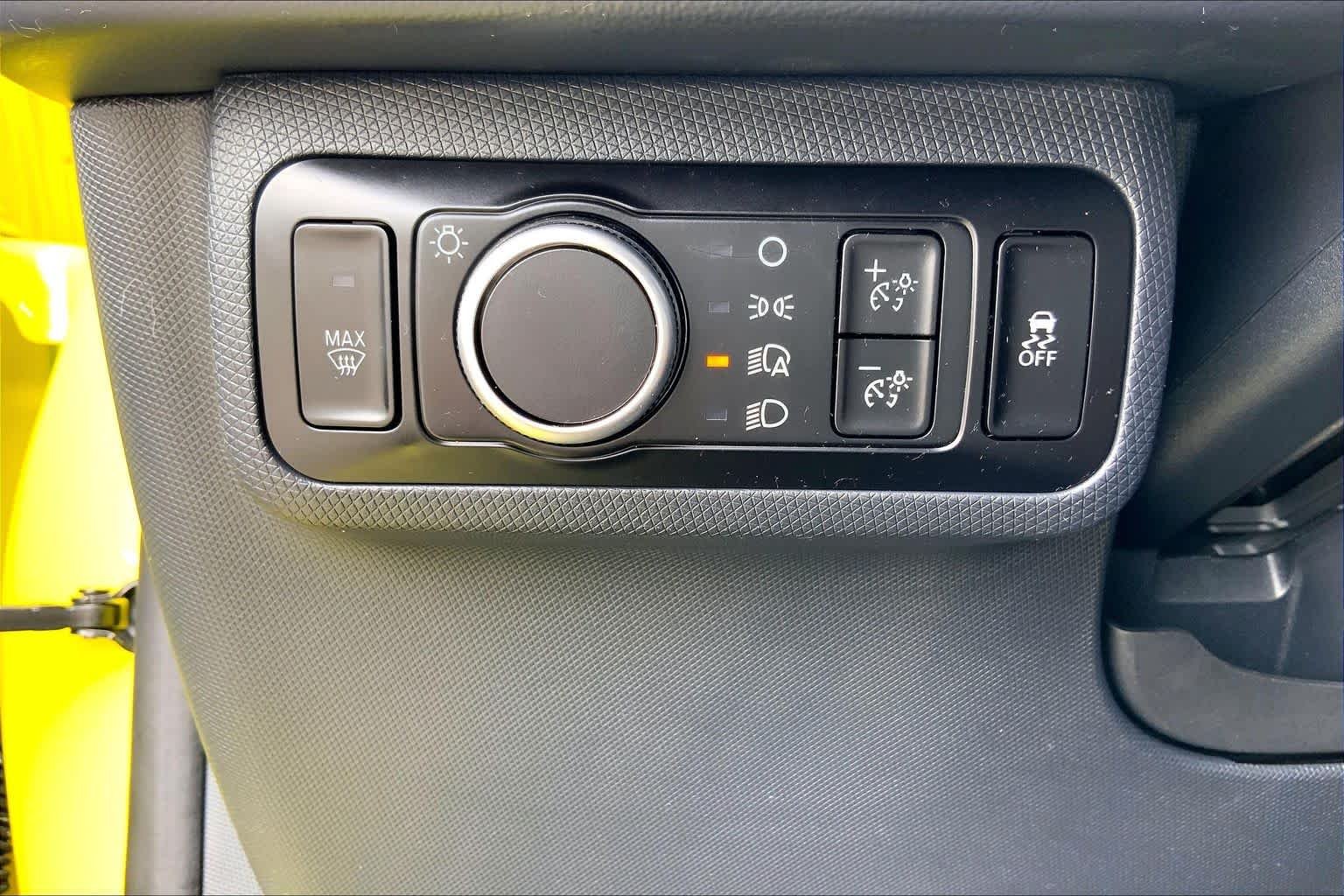 Used 2025 Grabber Yellow Ford Select image 30