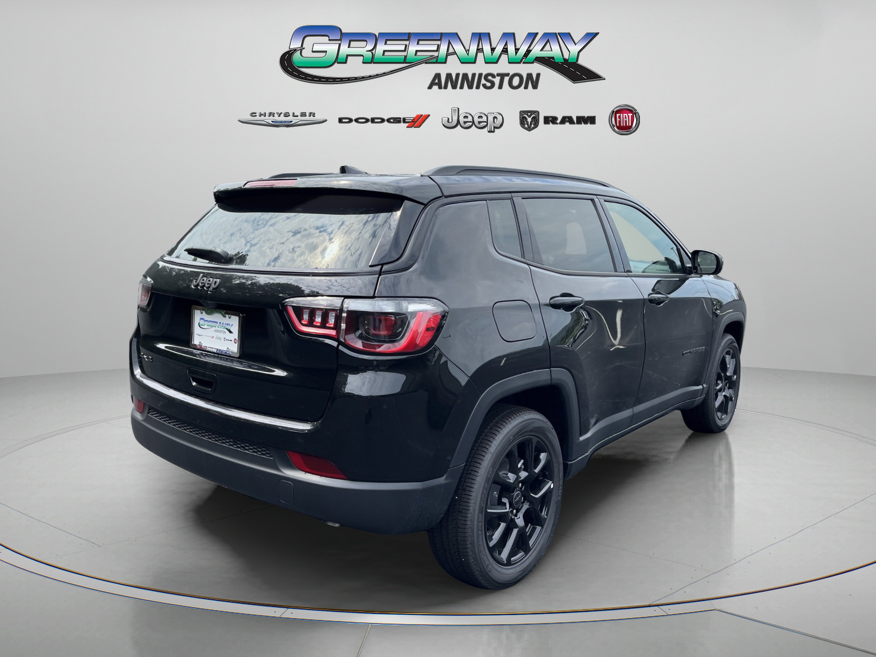 New 2026 Diamond Black Crystal Pearlcoat Jeep Latitude Altitude image 7