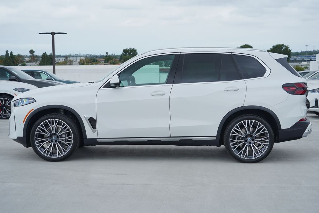 New 2026 Alpine White BMW sDrive40i image 4