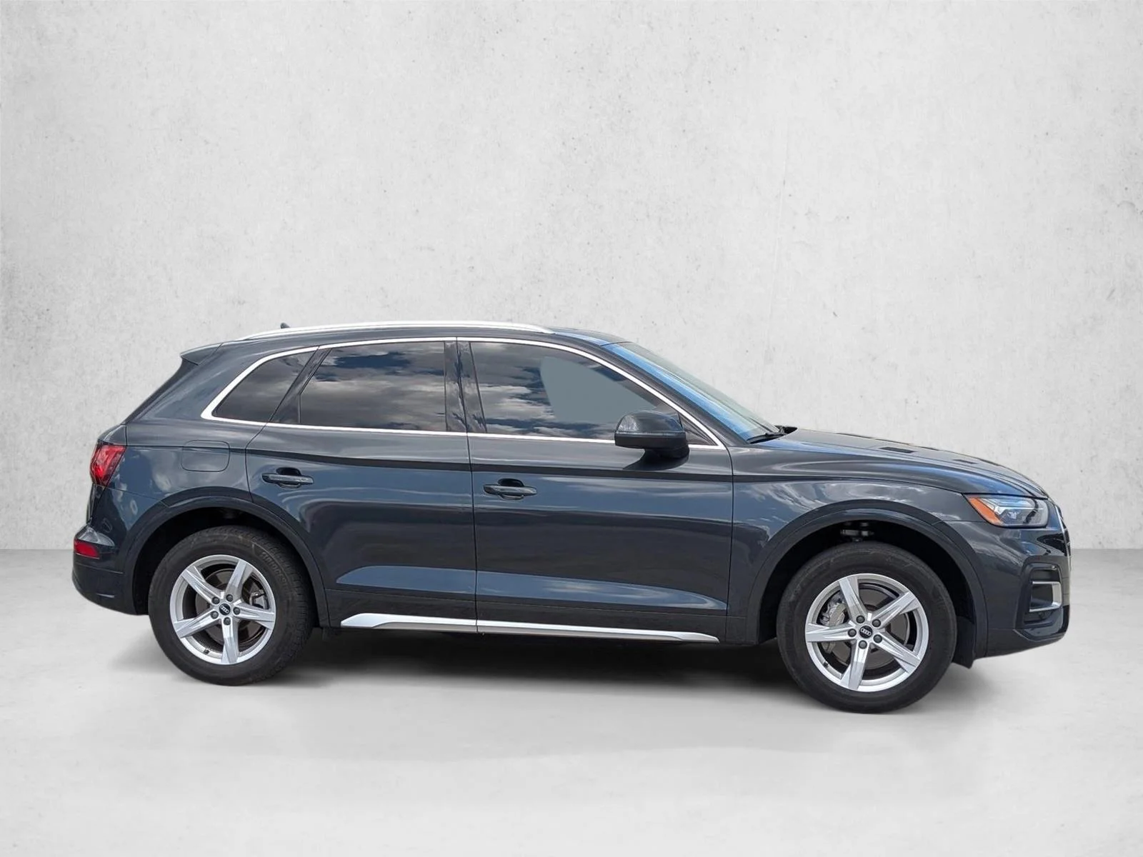 Used 2021 Manhattan Gray Metallic Audi Premium image 4