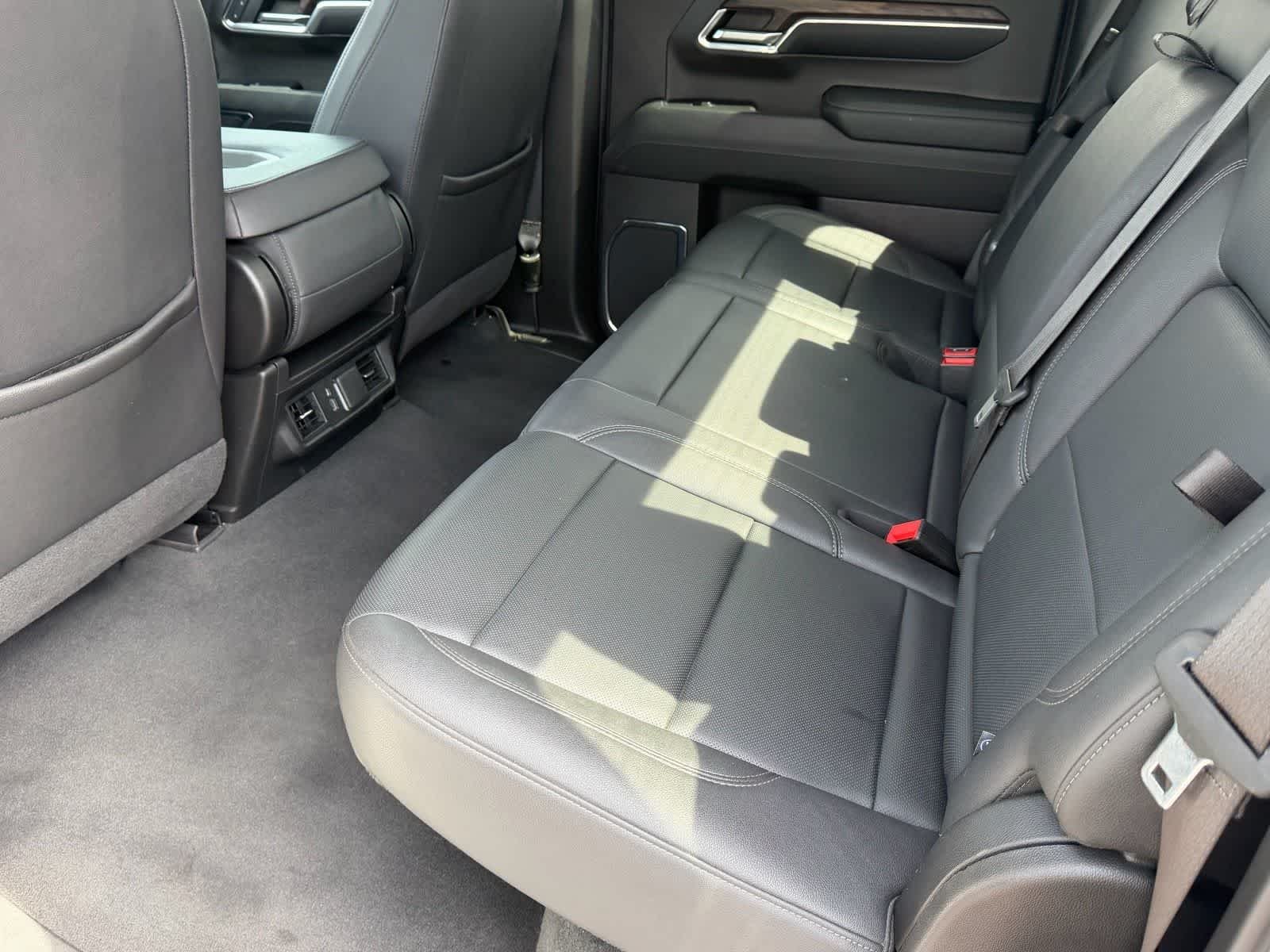 2024 GMC Sierra 1500 SLT - Photo 15