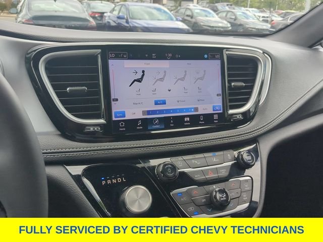 Used 2025 White Chrysler Limited image 34