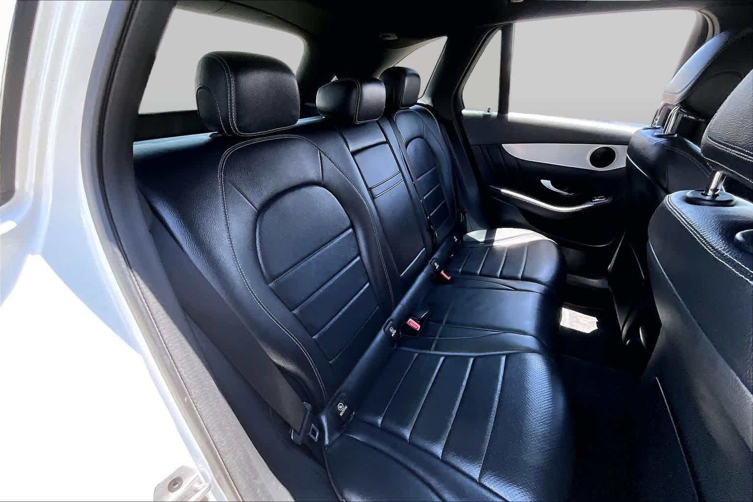 Used 2022 Polar White Mercedes-Benz GLC 300 image 19