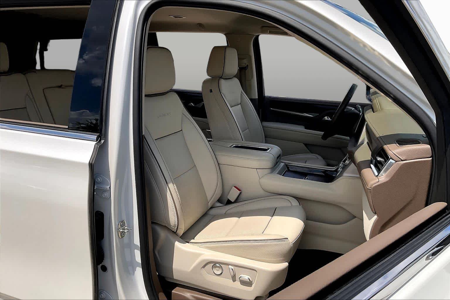 Used 2024 White Frost Tricoat GMC Denali image 8