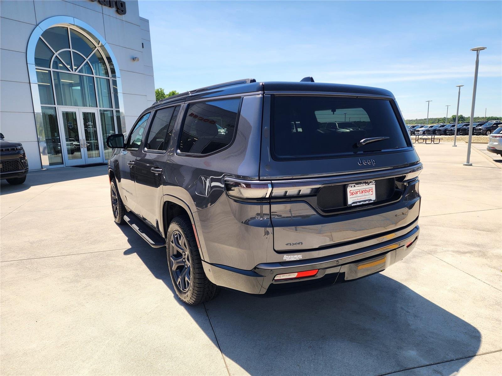 New 2026 Baltic-Gray Metallic Clear-Coat Exterior Paint Jeep Upland image 4