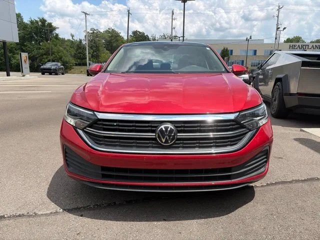 Certified Used 2023  Volkswagen SE image 5