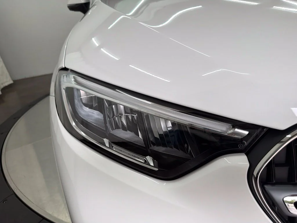 New 2027 White Mercedes-Benz GLC 300 image 11