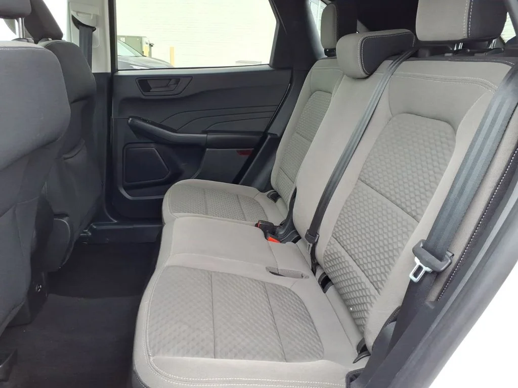 Used 2022 White Ford SE image 18