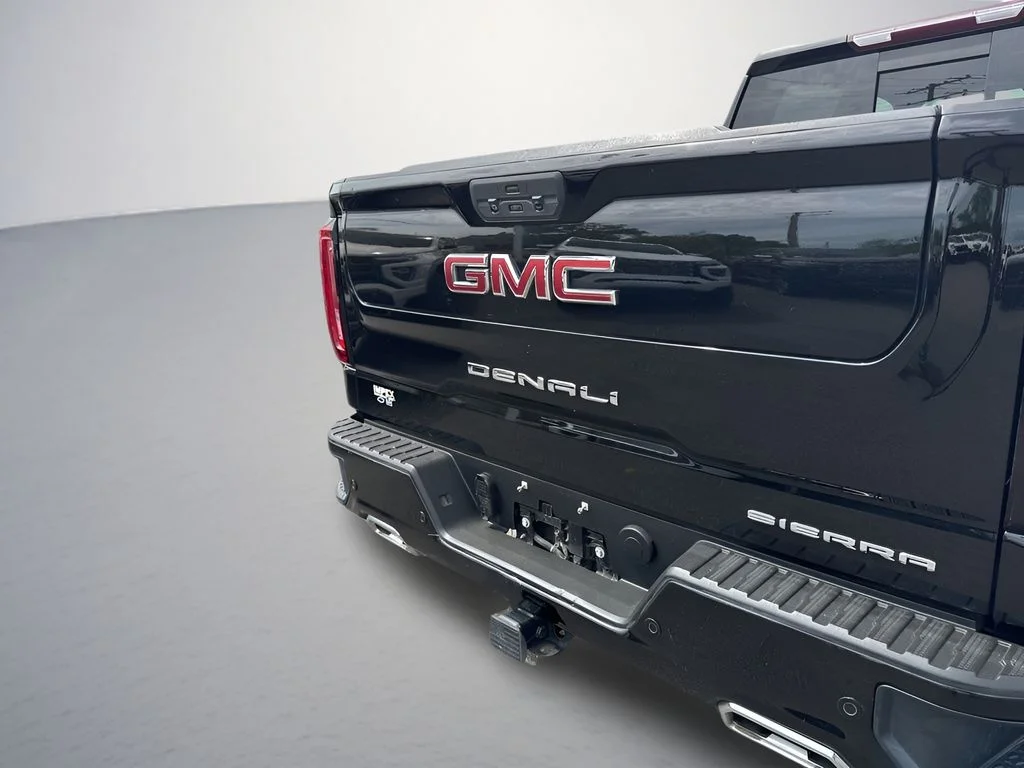 Used 2022 Black GMC Denali image 39