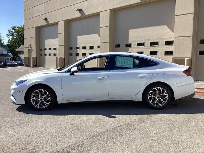 Used 2021 Gray Hyundai SEL image 4