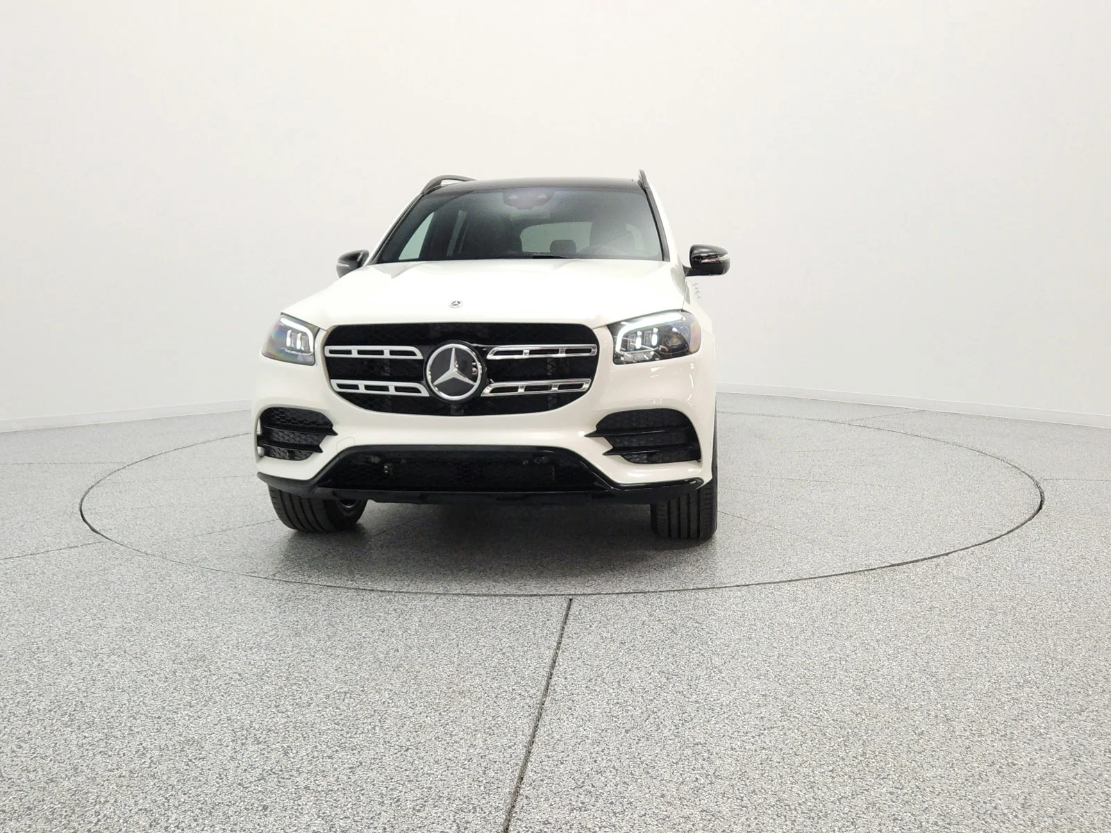 Used 2023 MANUFAKTUR Diamond White Metallic Mercedes-Benz GLS 450 4MATIC® SUV image 2