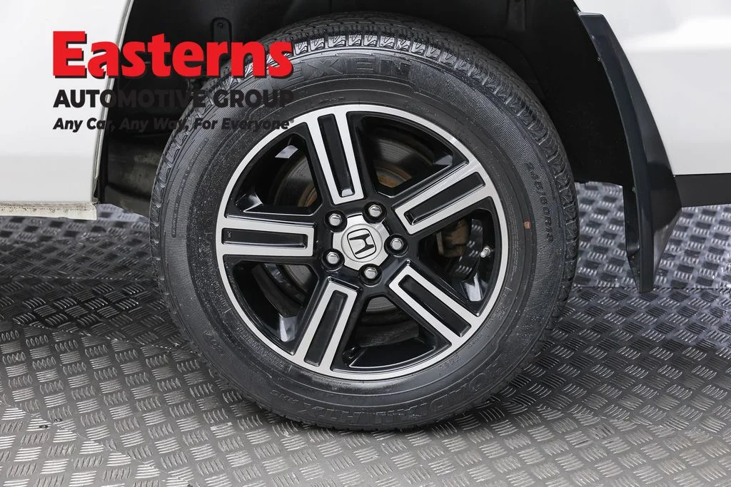 Used 2014 White Honda Sport image 8