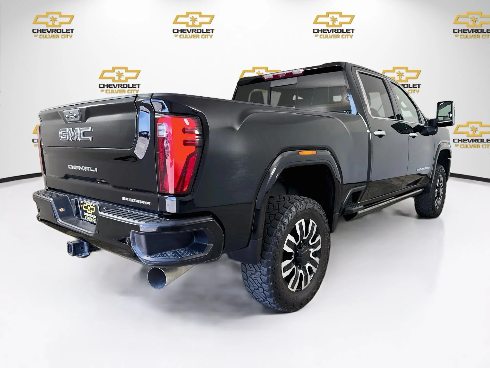 Used 2024 Onyx Black GMC Denali Ultimate image 8