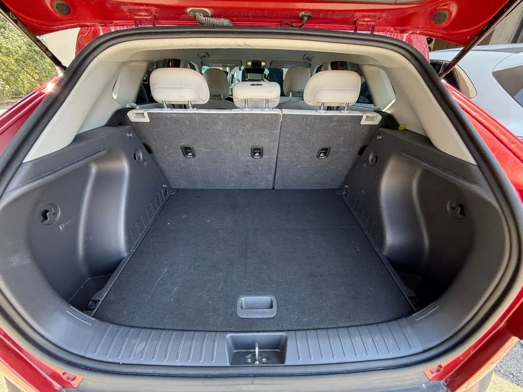 Used 2025 Red Hyundai SEL image 19