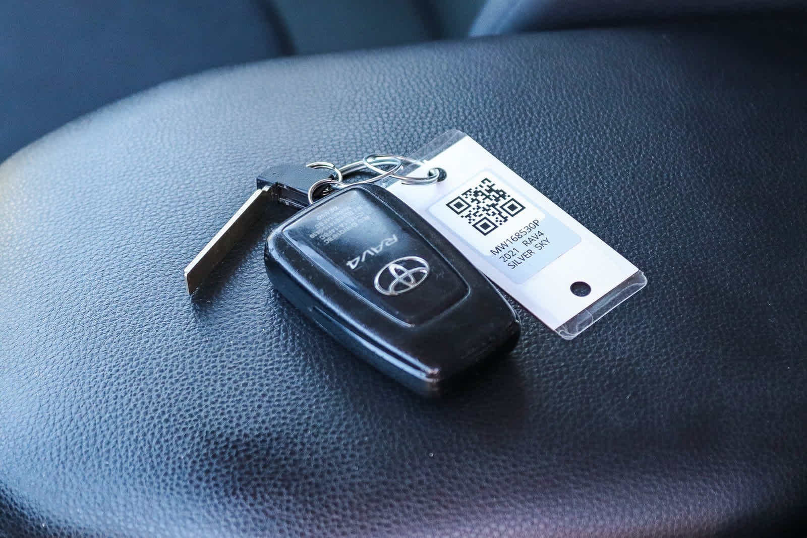 Used 2021 Silver Sky Metallic Toyota XLE image 28