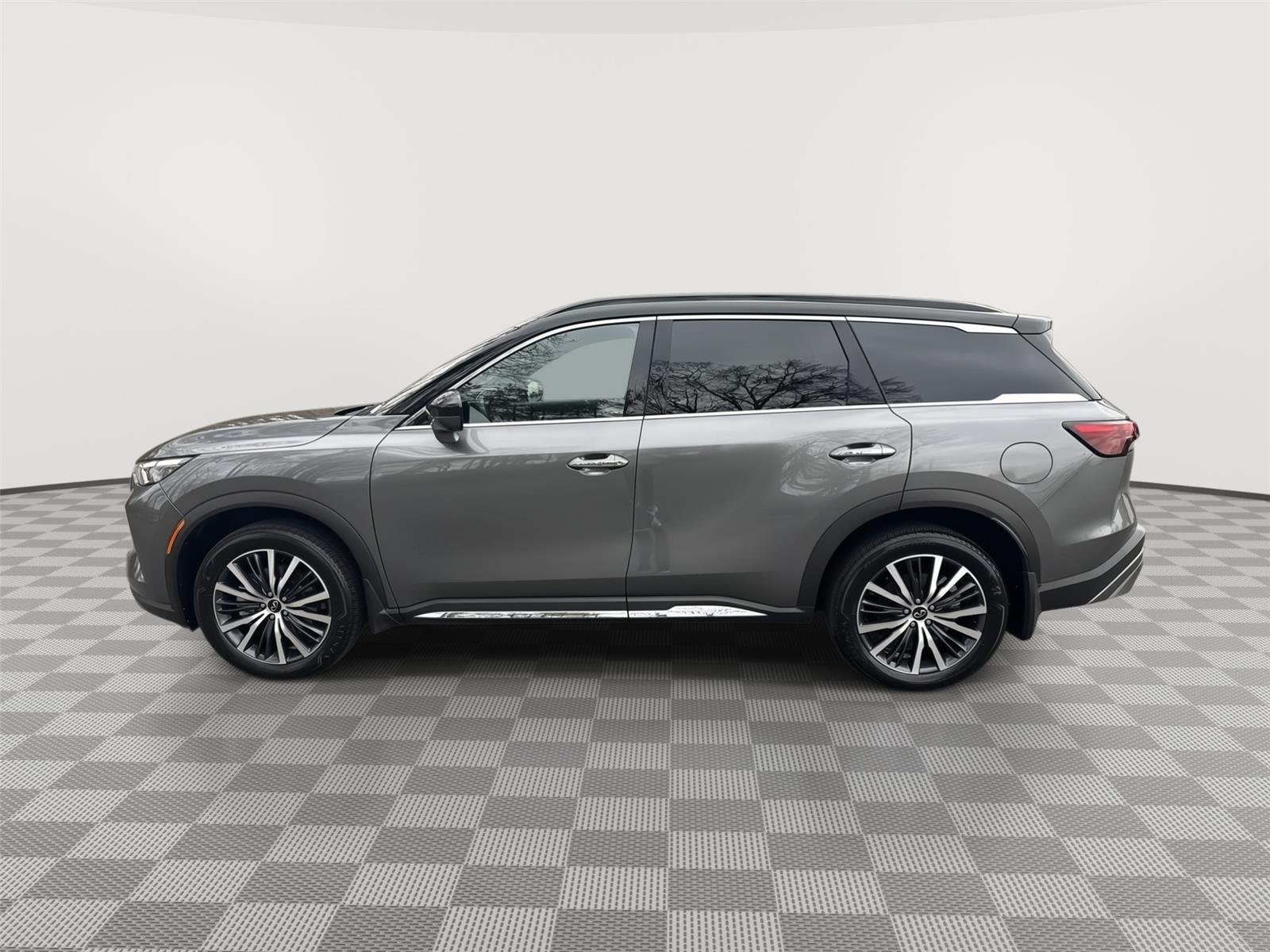 Used 2025 Graphite Shadow/Black Obsidian INFINITI AUTOGRAPH image 8