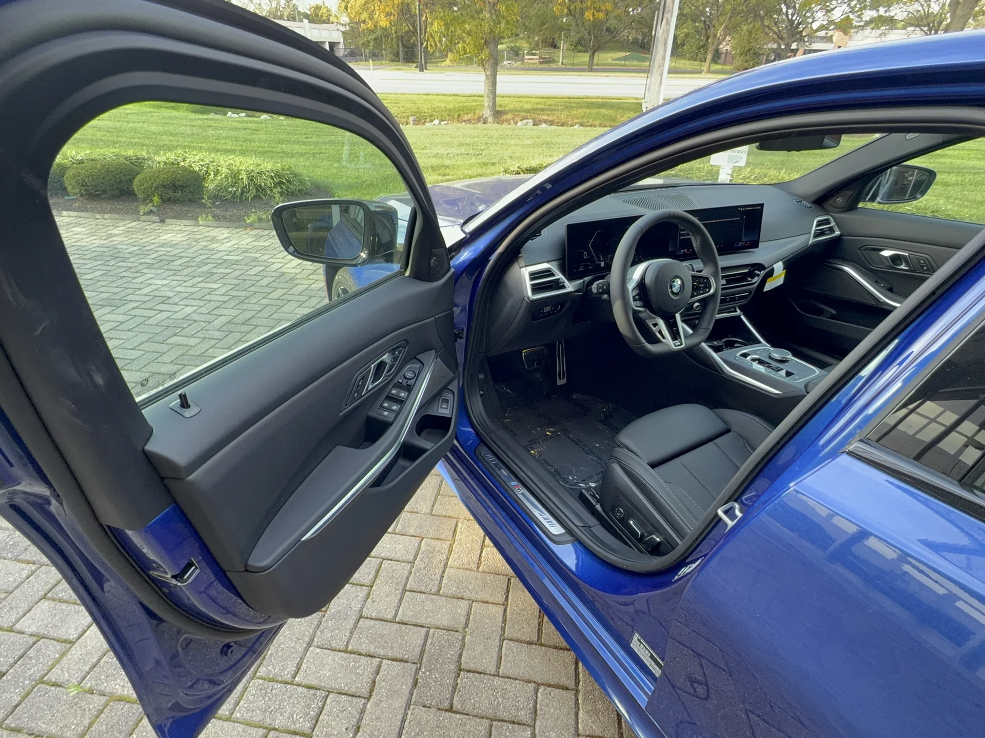 New 2026 Portimao Blue Metallic BMW xDrive NA image 8
