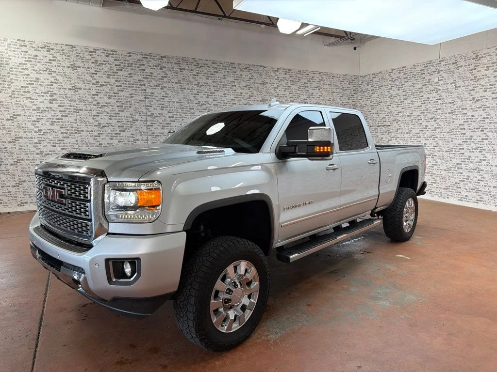 Used 2018 Quicksilver Metallic GMC Denali image 3