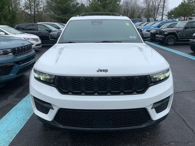 Used 2023 White Jeep Altitude X image 9