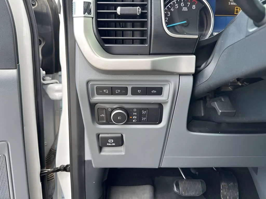 Used 2022 White Ford XLT image 31