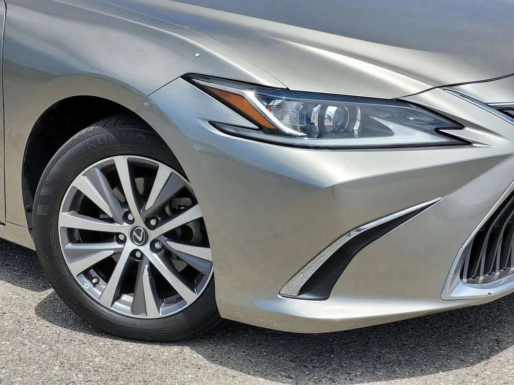 Used 2019  Lexus ES 350 image 9