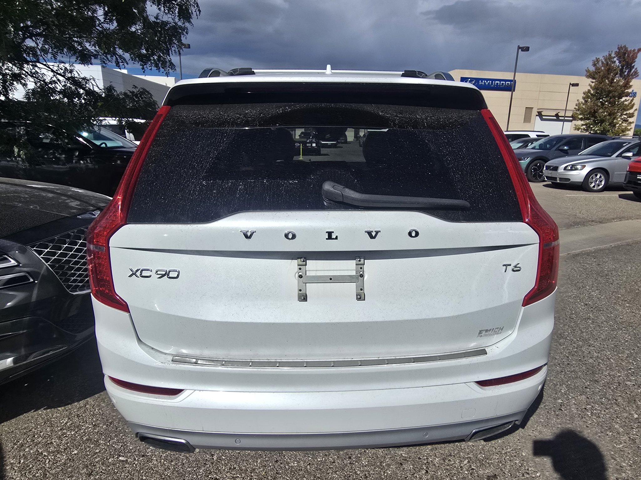 Used 2019 Crystal White Pearl Metallic Volvo Momentum image 3