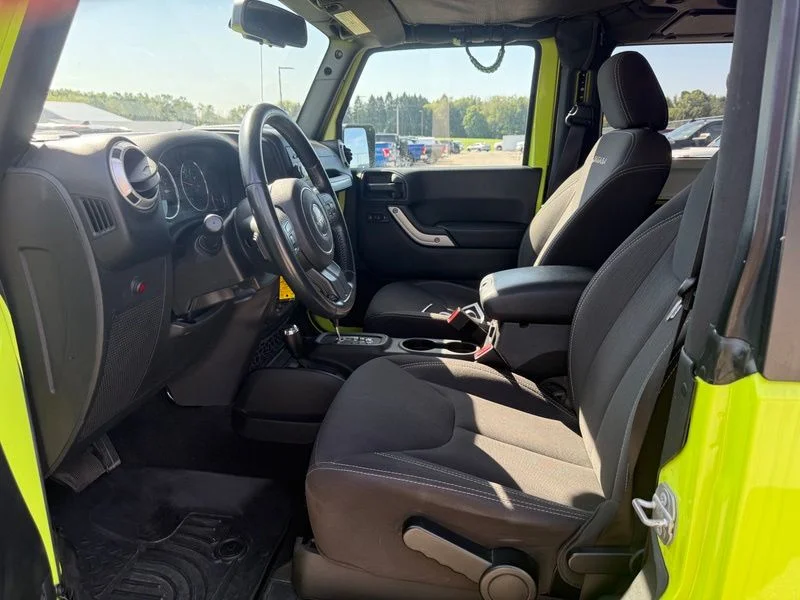 Used 2017 Green Jeep Sahara image 3