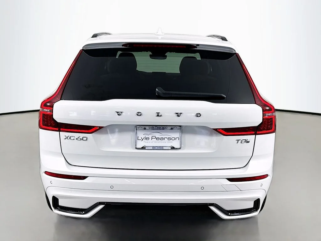 New 2026 Crystal White Volvo T8 Plus image 10
